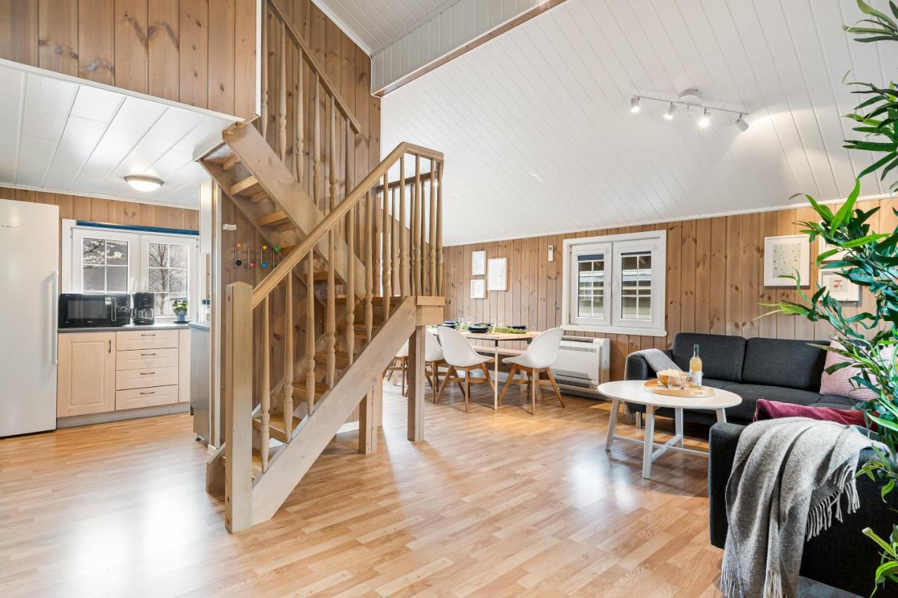 Family cabin with fjord view,1329739796:JPEG