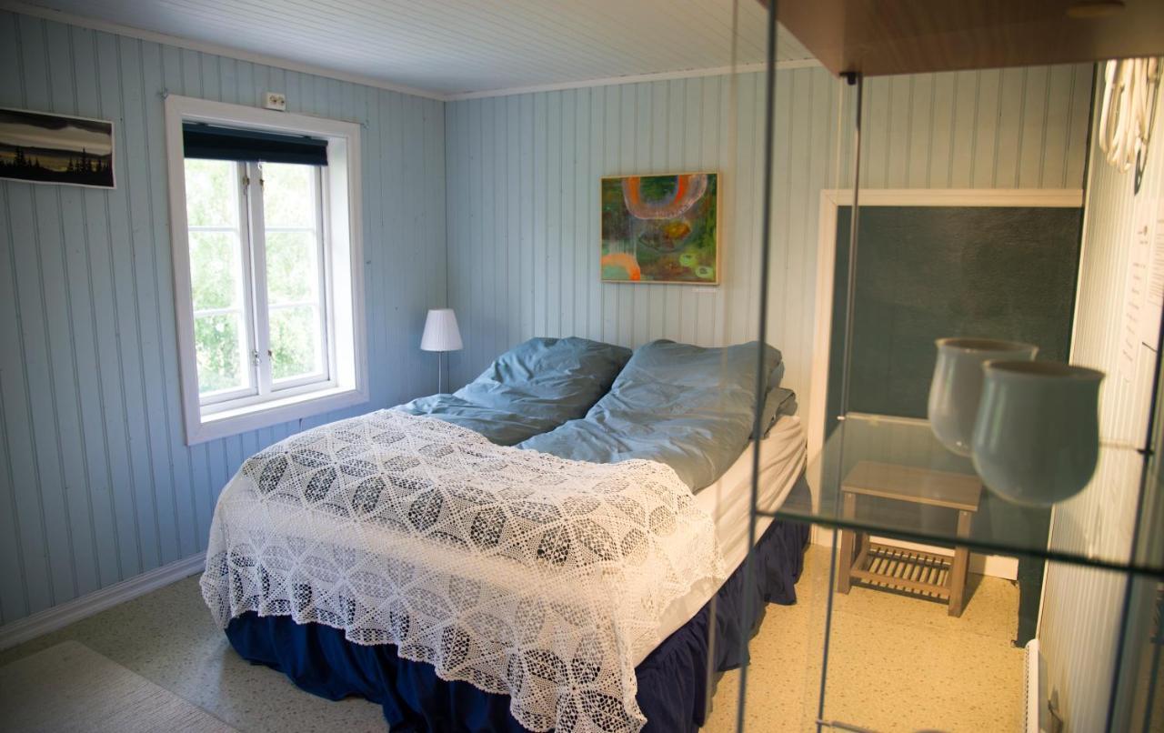 Dobbeltrom med hageutsikt
