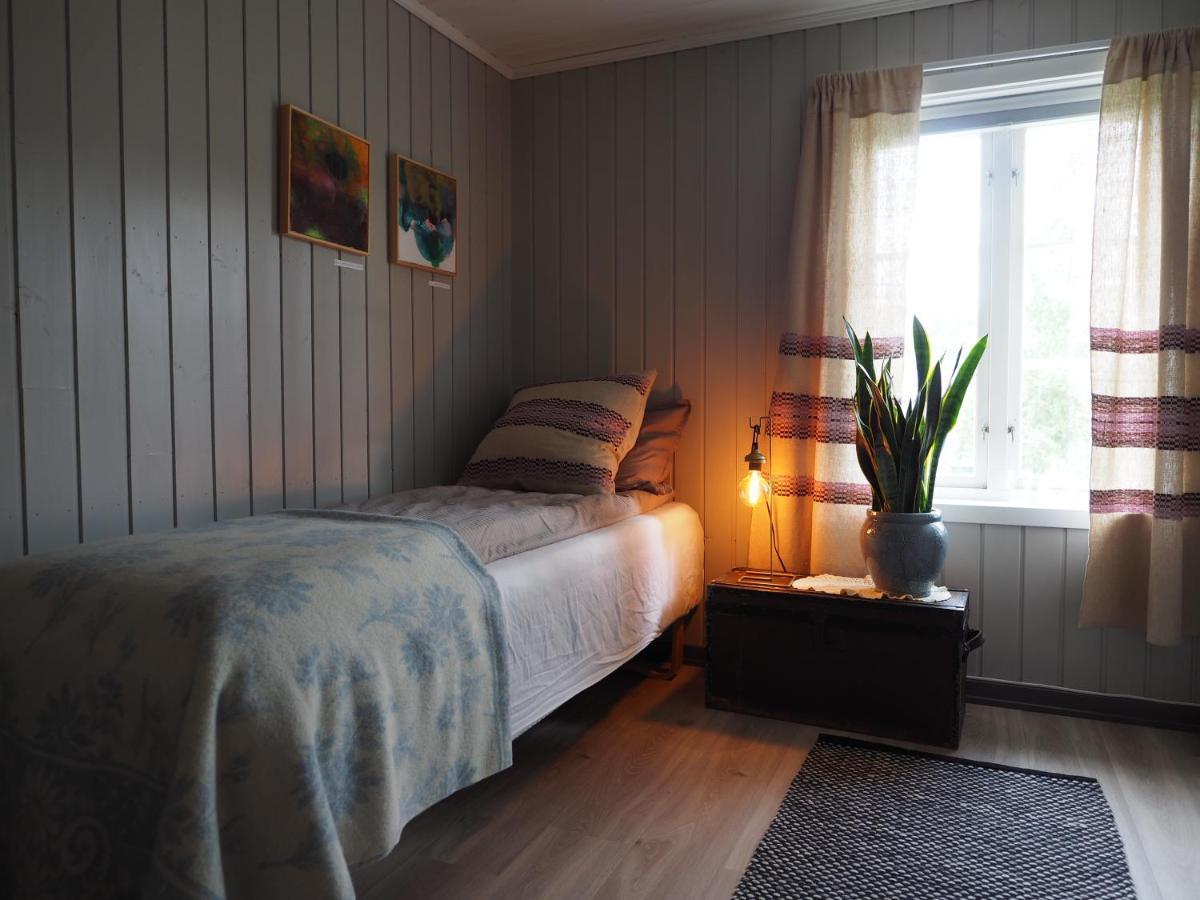Tomannsrom med hageutsikt