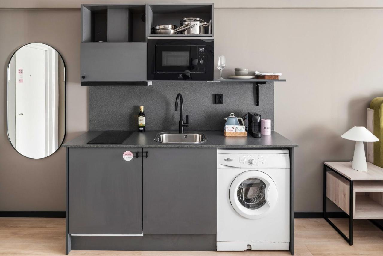 Large Studio Kitchenette,1406952662:JPEG