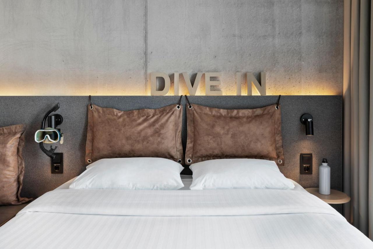 Queen Room,1418852217:JPEG