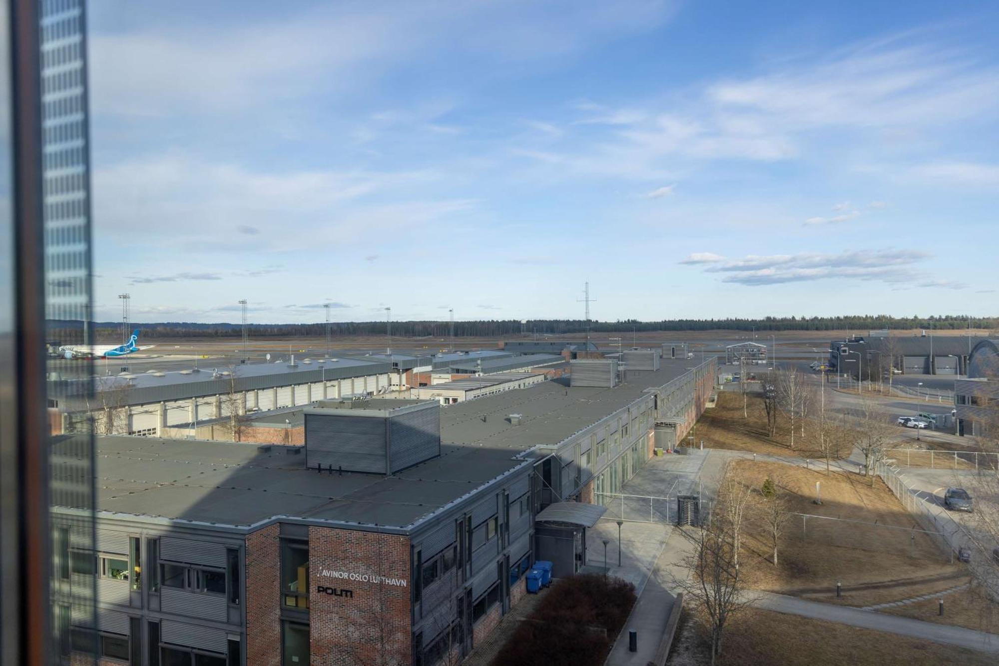 Superior Room with Runway View,1589160956:JPEG