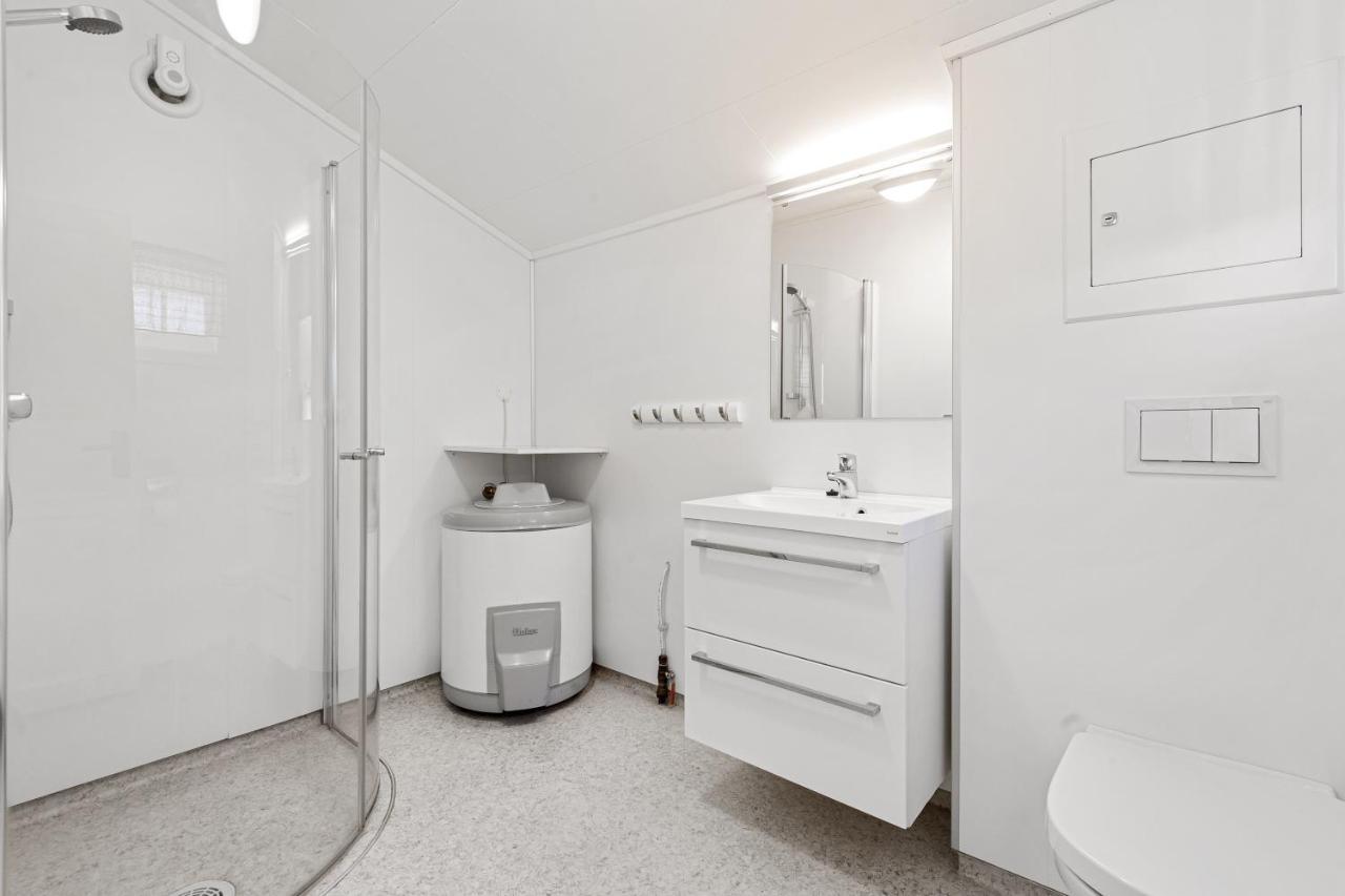 Family Room Private Bathroom