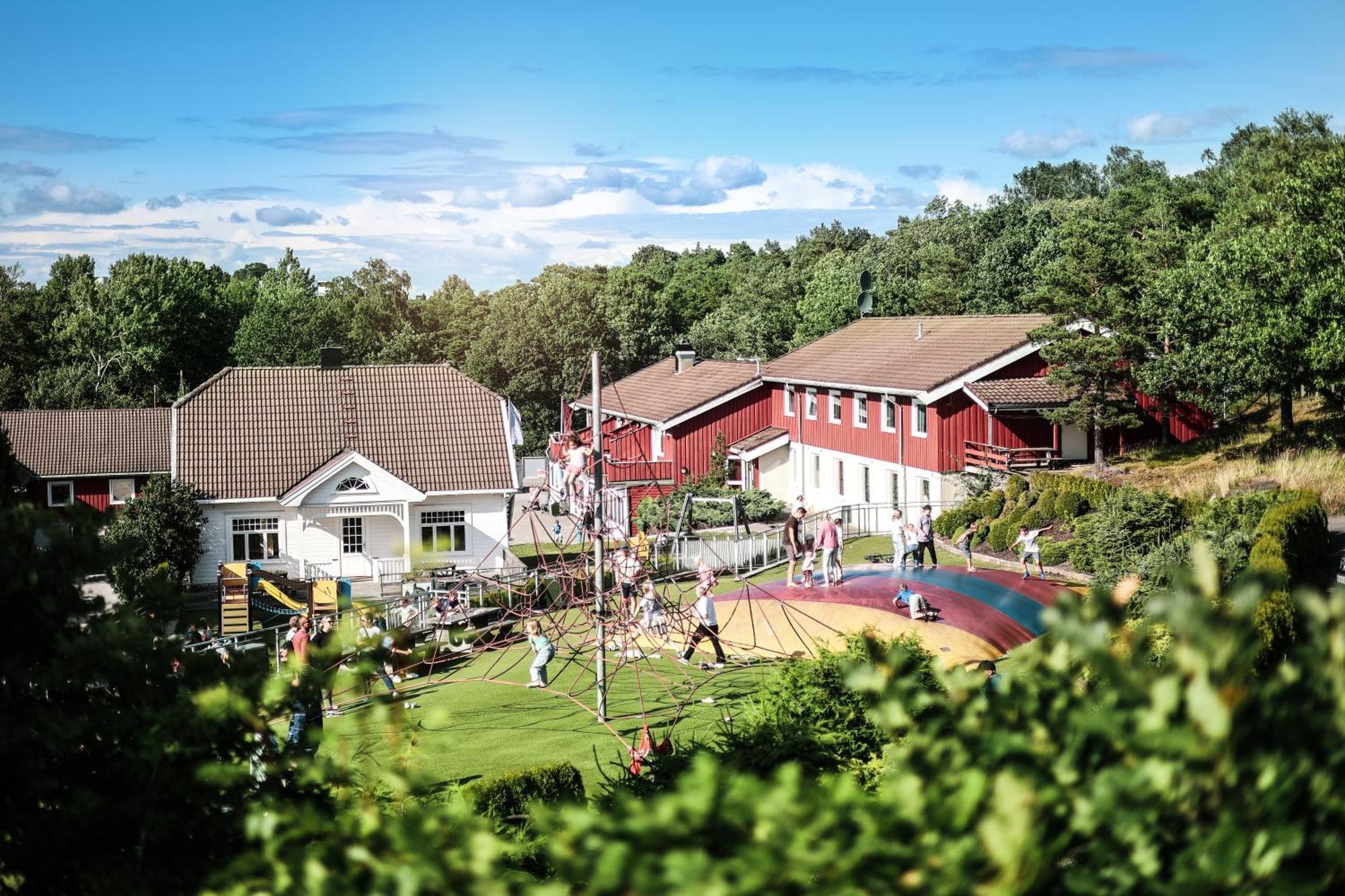 Twin Room,1500316057:JPEG