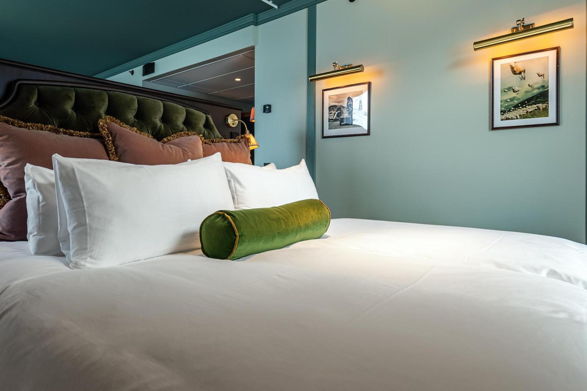 Standard Double Room,1520405113:JPEG