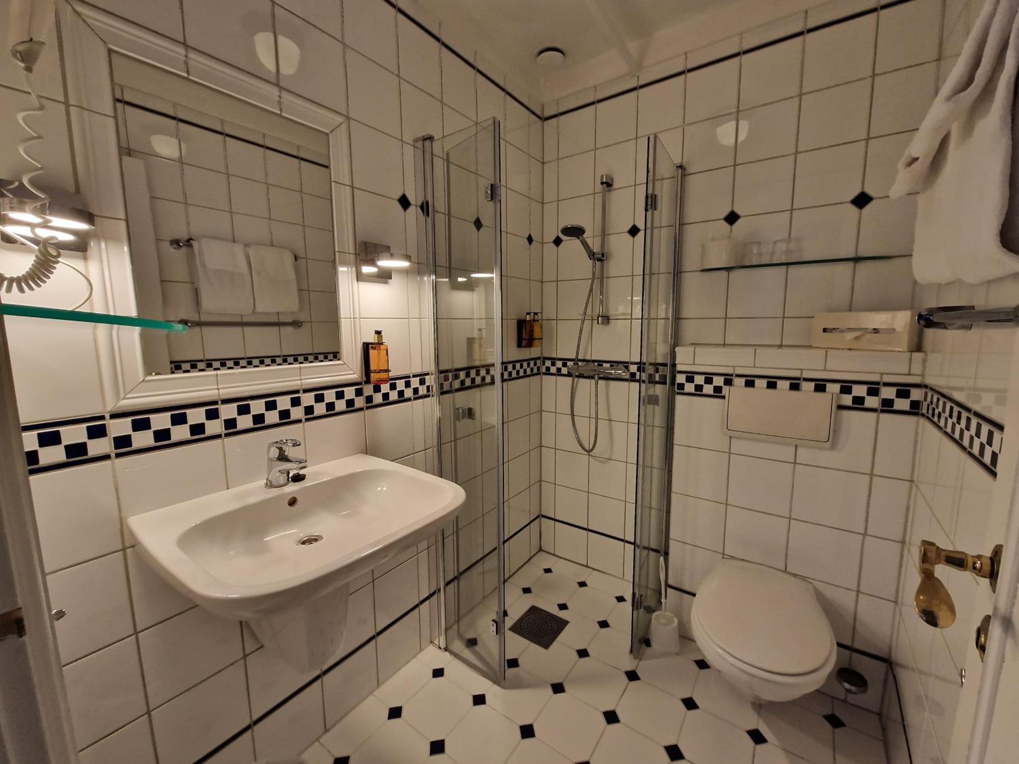 Superior Double Room,1542408781:JPEG