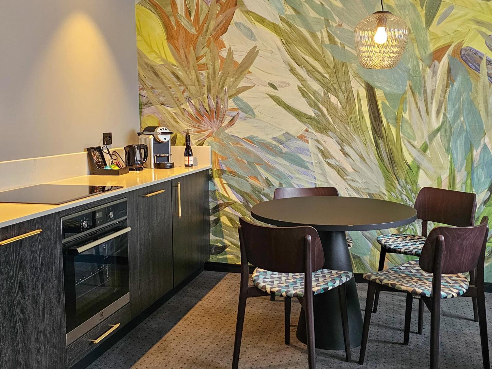 Suite,1551340120:JPEG