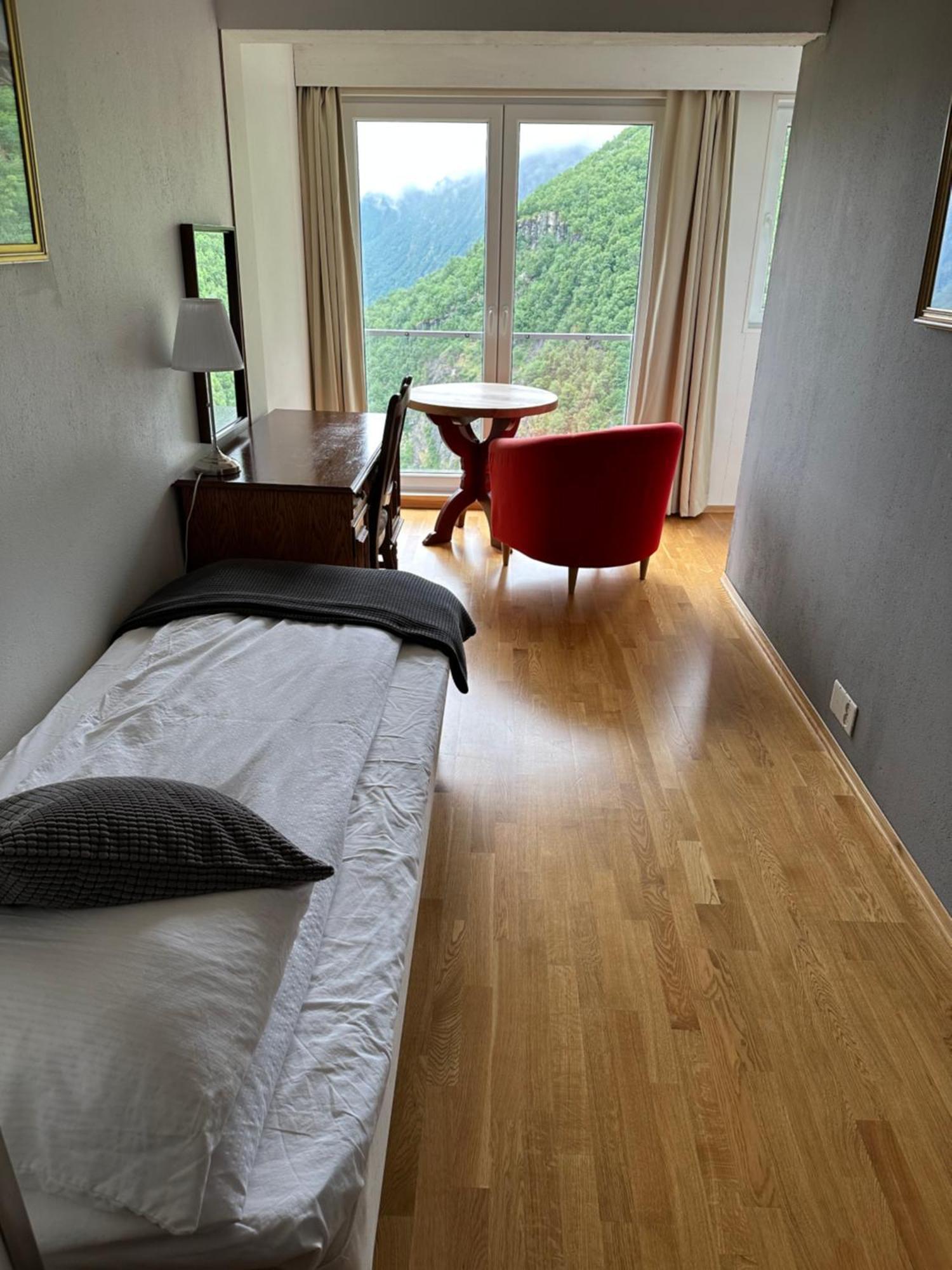 Single Room Mountain View