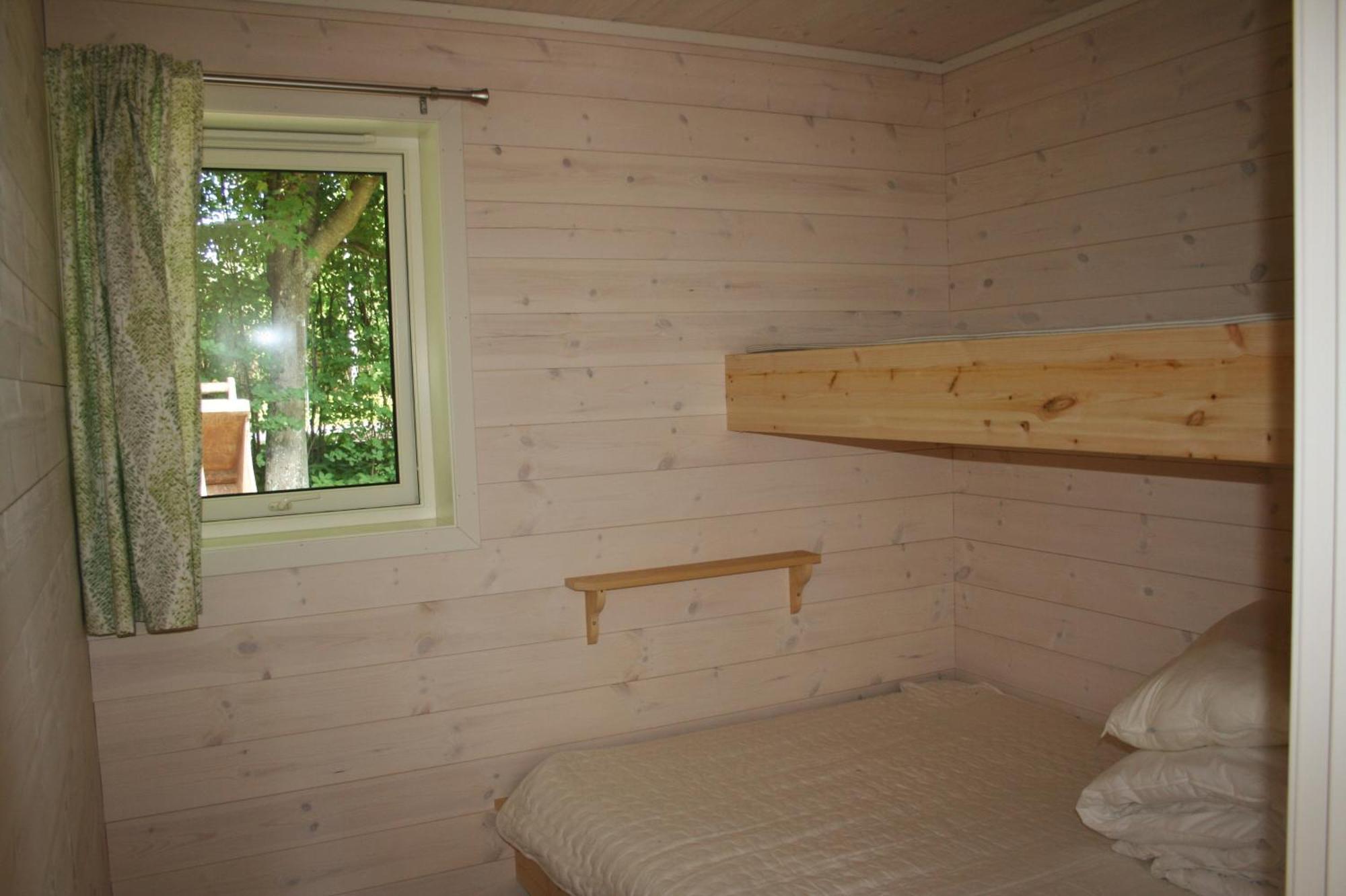 Two-Bedroom Cottage Kitchenette Private Bathroom
