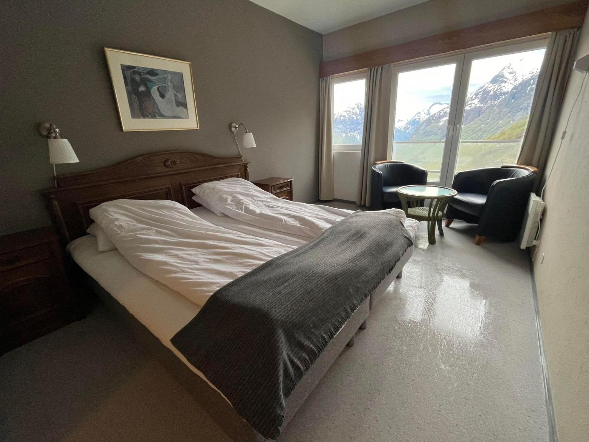 Double or Twin Room Mountain View