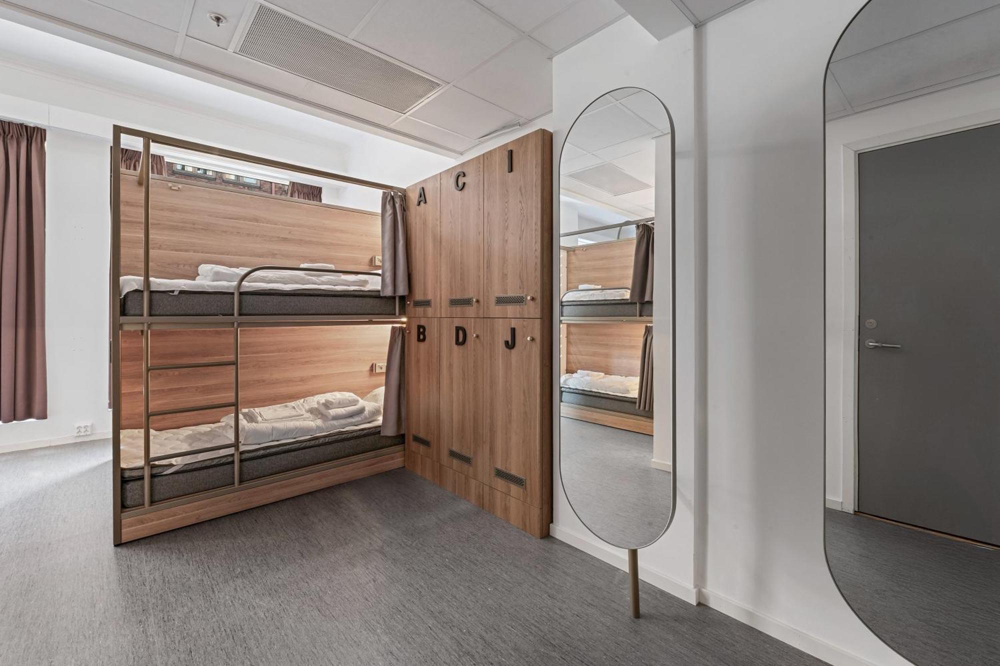 Single Bed 12-Bed Mixed Dormitory Room