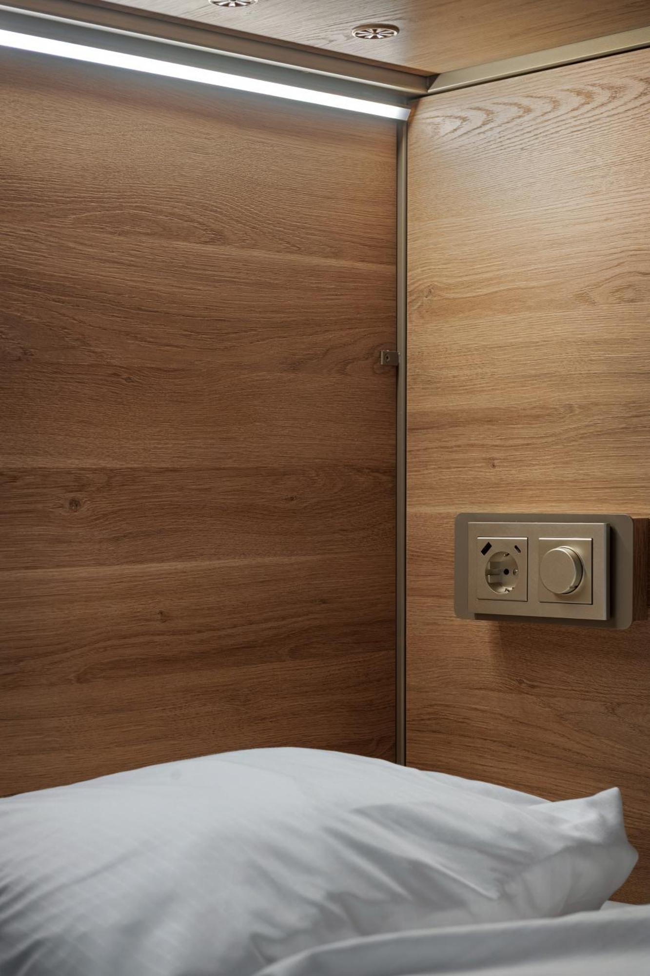 Single Bed 12-Bed Mixed Dormitory Room