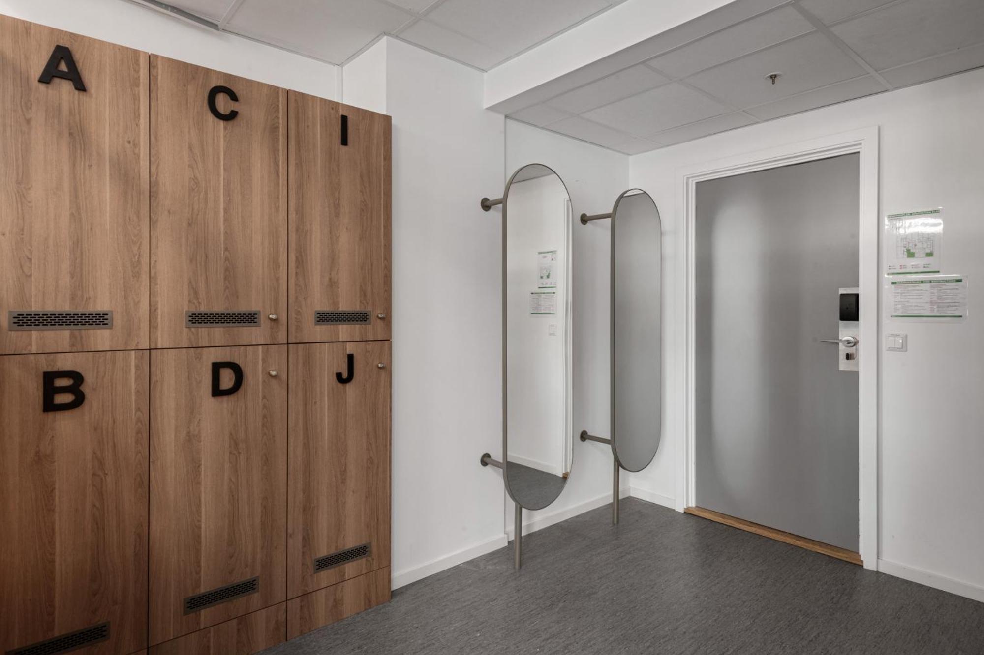 Single Bed 12-Bed Mixed Dormitory Room