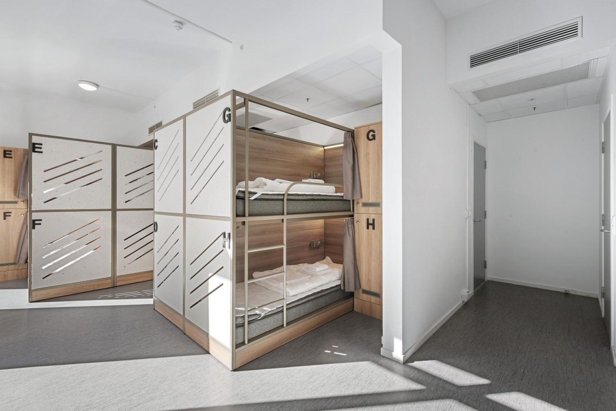 Single Bed 12-Bed Mixed Dormitory Room