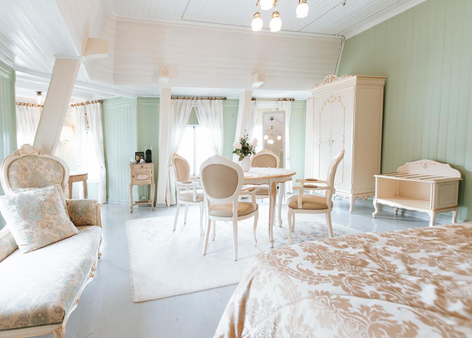 Queen Room