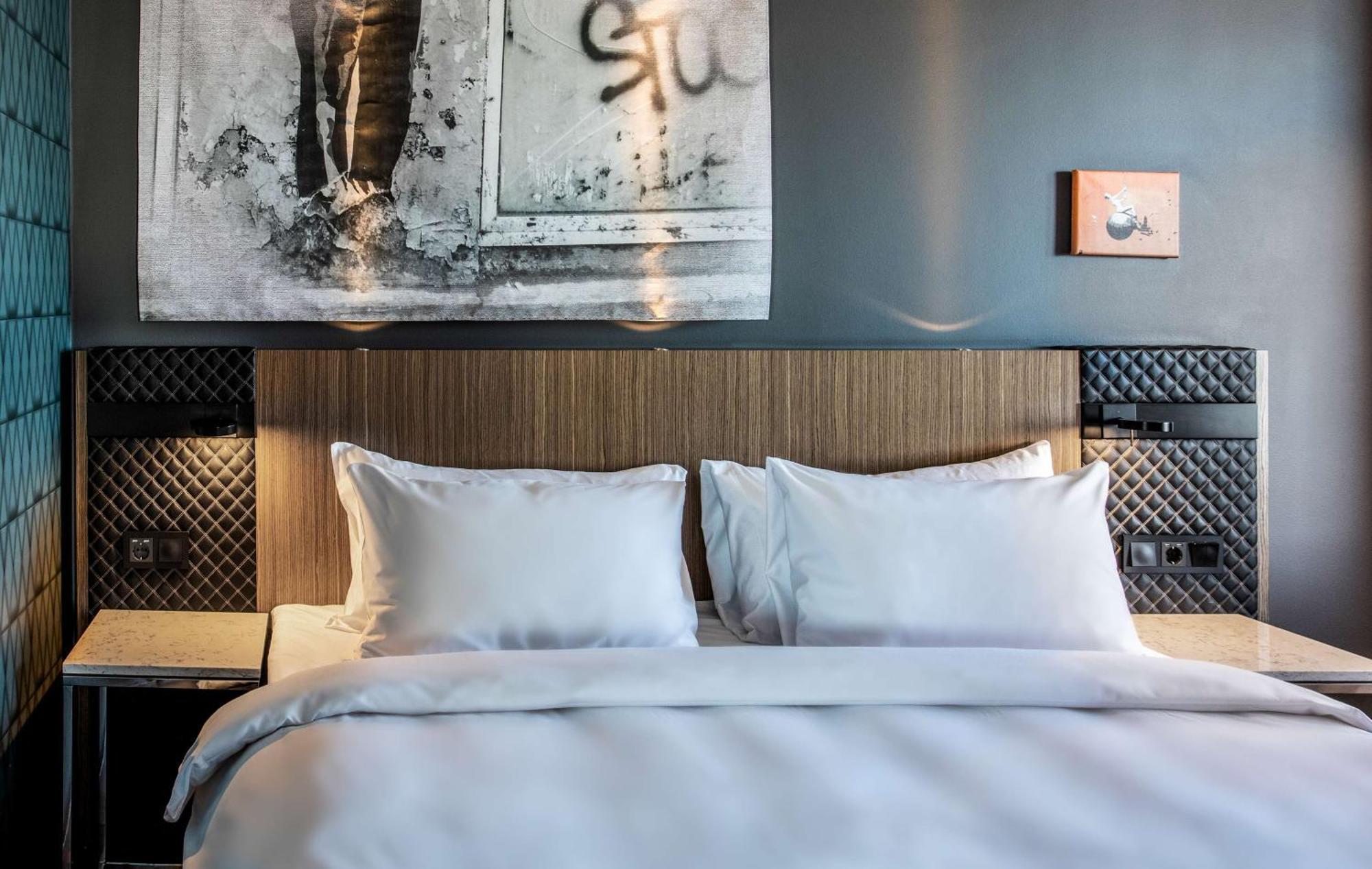 One-Bedroom King Suite