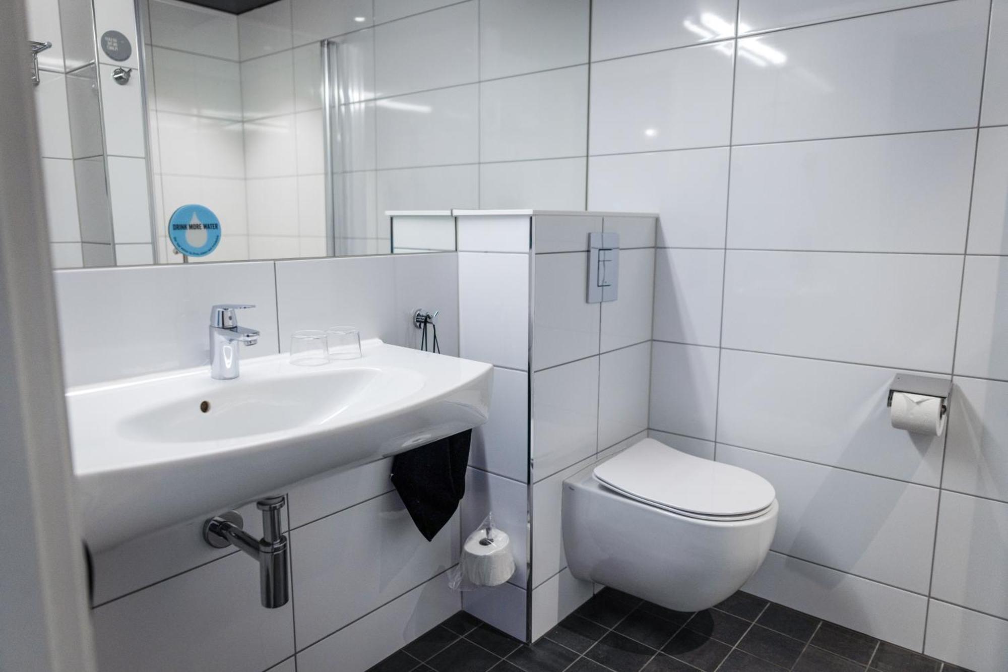 Standard Twin Room,1710584622:JPEG