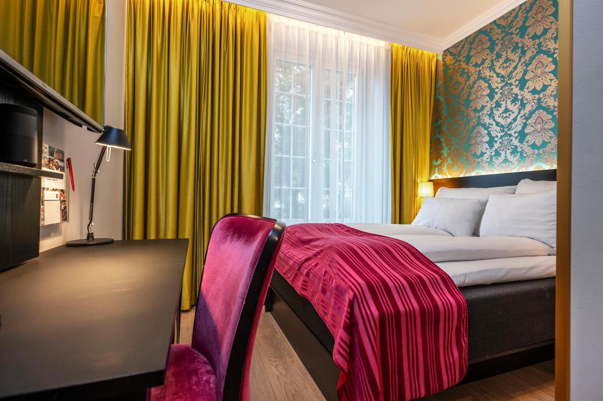 Small Double Room 9-11 mq suggested