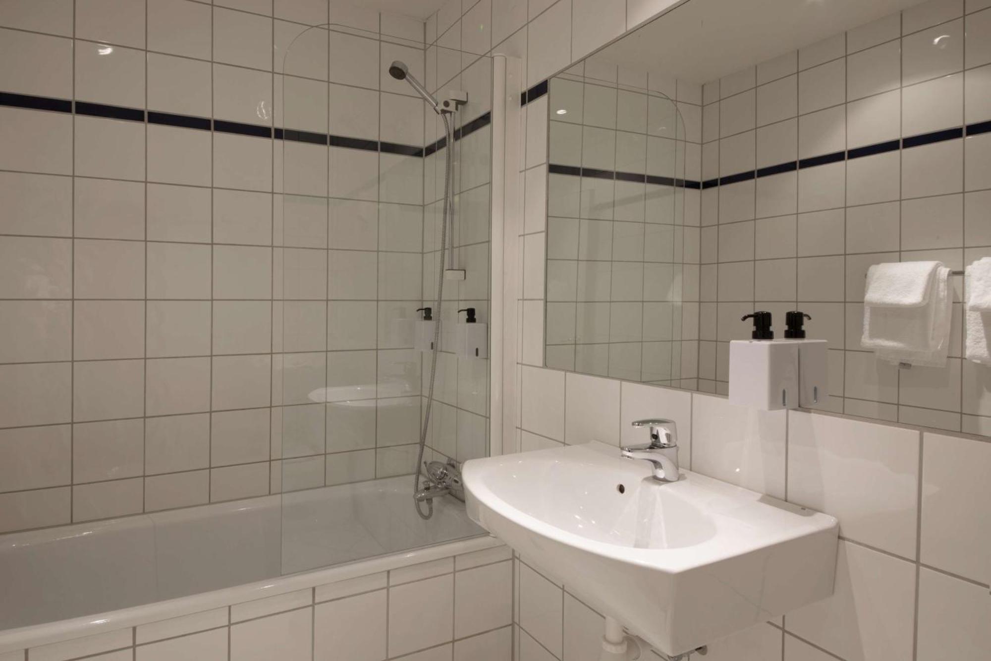 Family Room,1722907180:JPEG