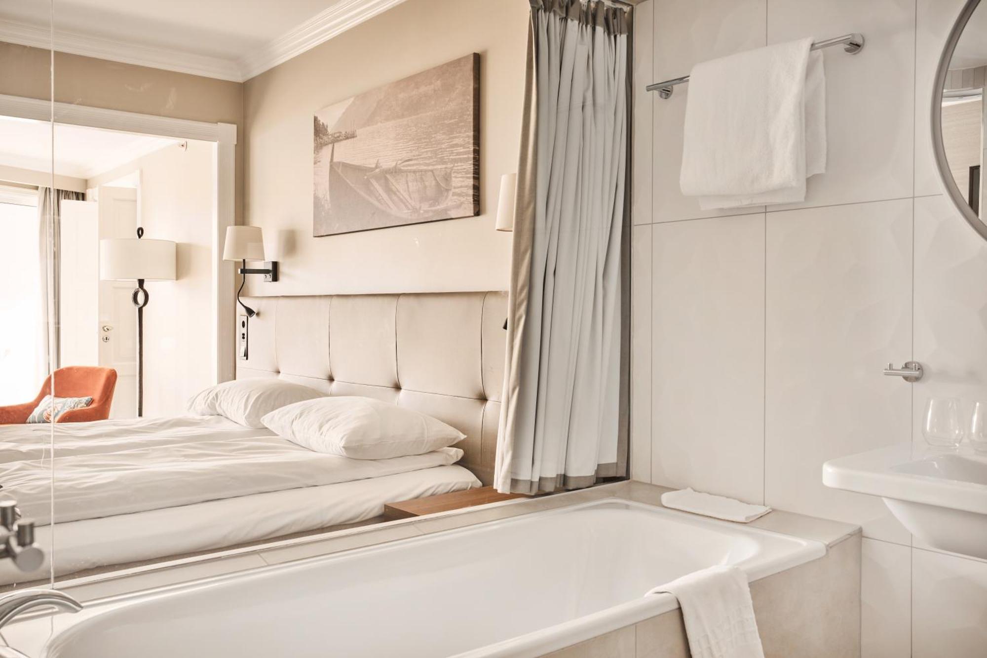 Deluxe Twin Room With Fjord View,1742783082:JPEG