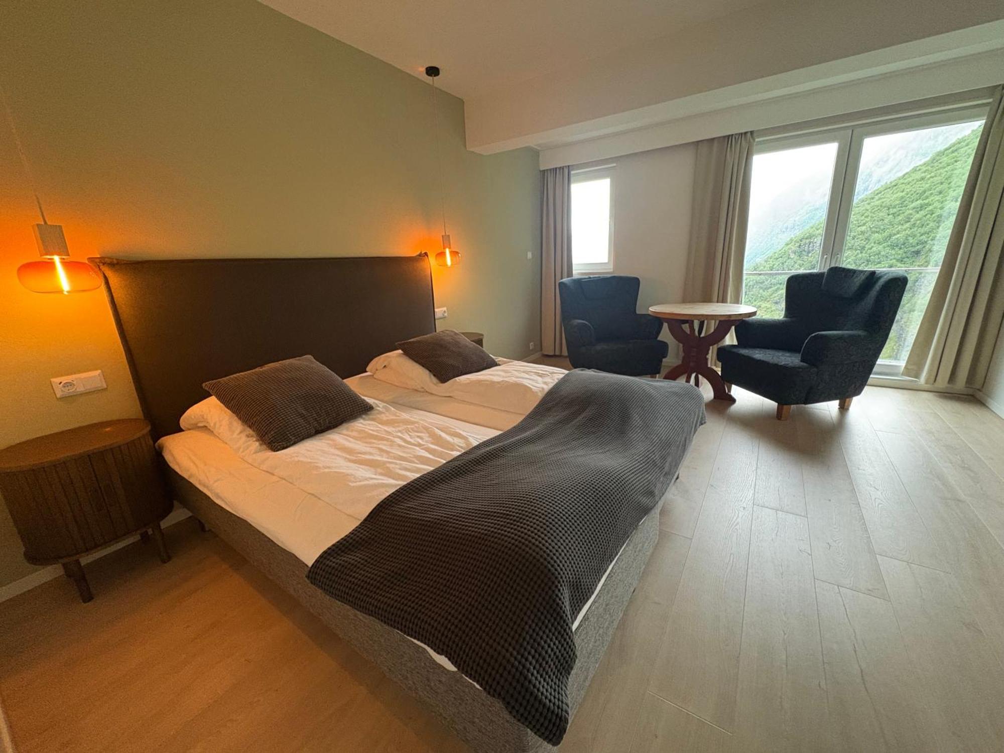 Superior Double or Twin Room Mountain View