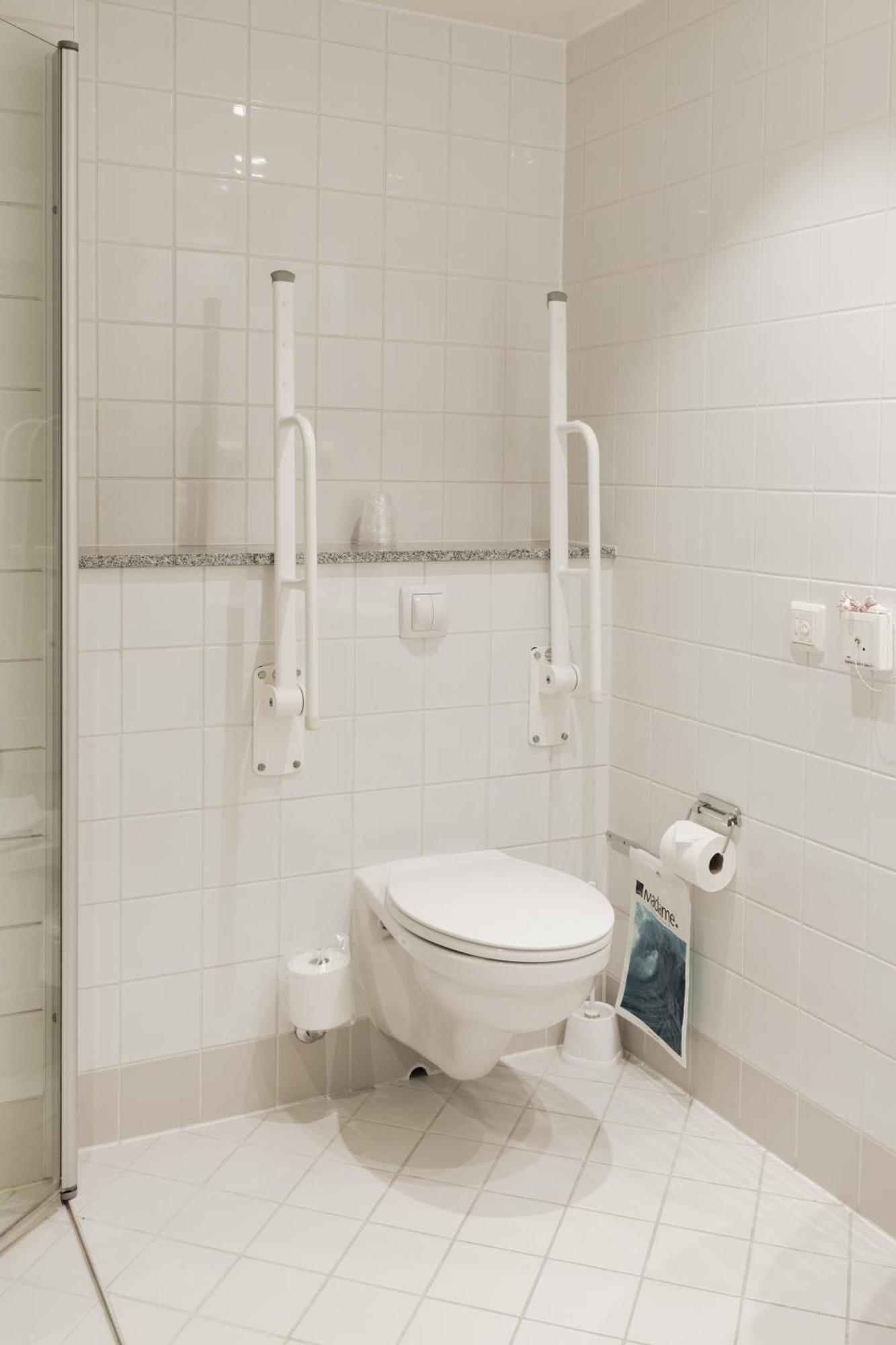 Large Standard Twin Room - Non-Smoking,1758292871:JPEG