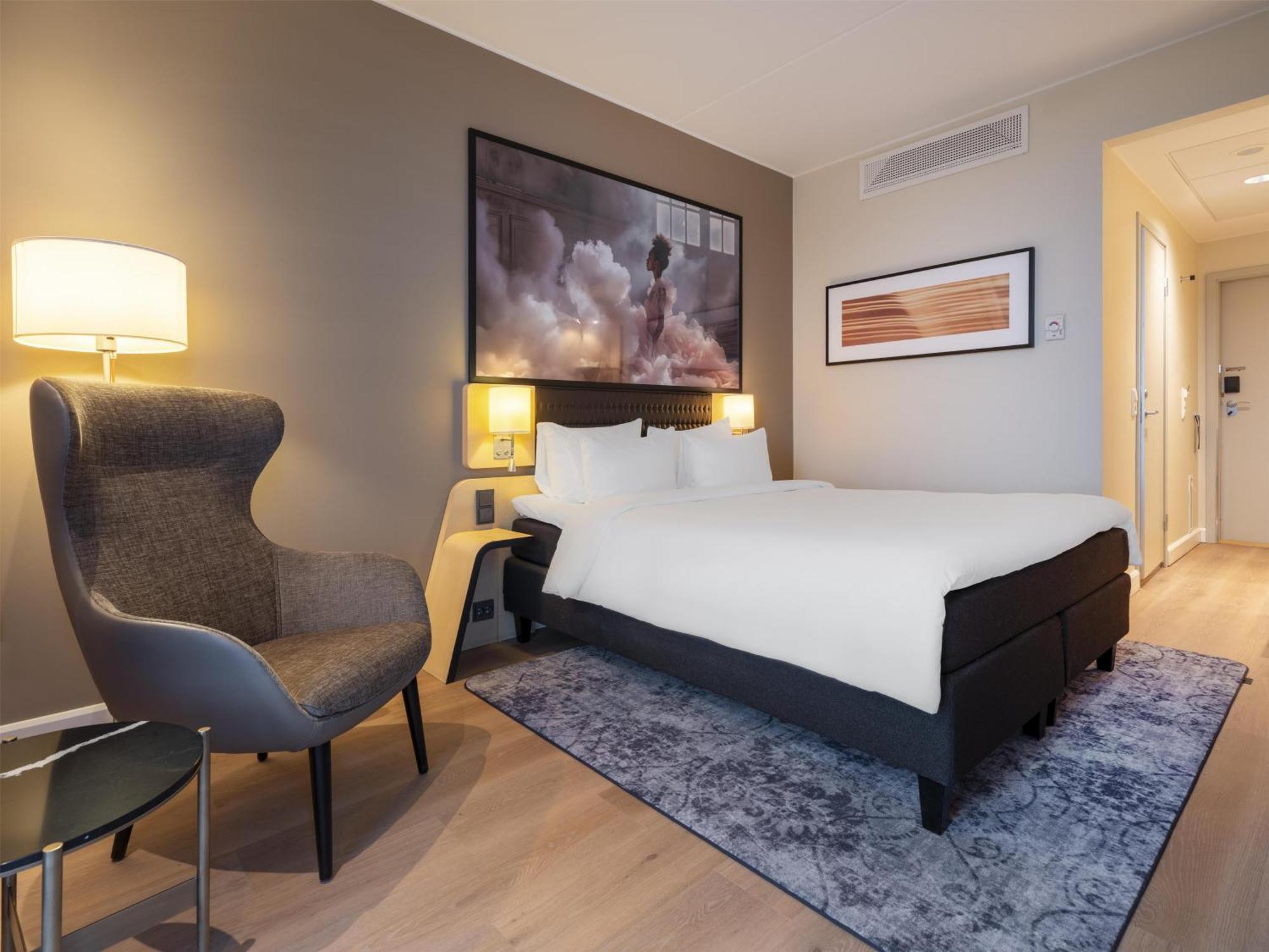 Premium Room Runway View