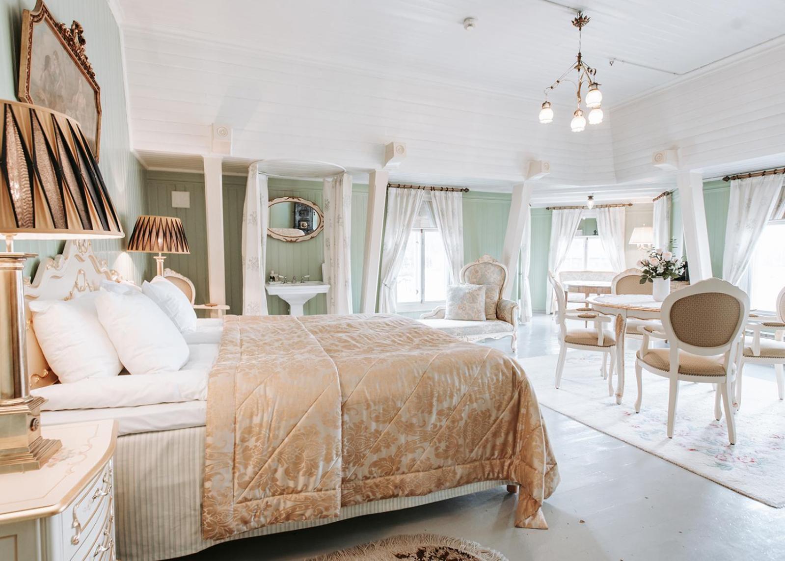 Queen Room
