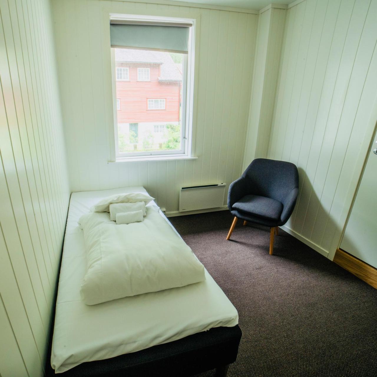 Single Room Shared Shower Toilet