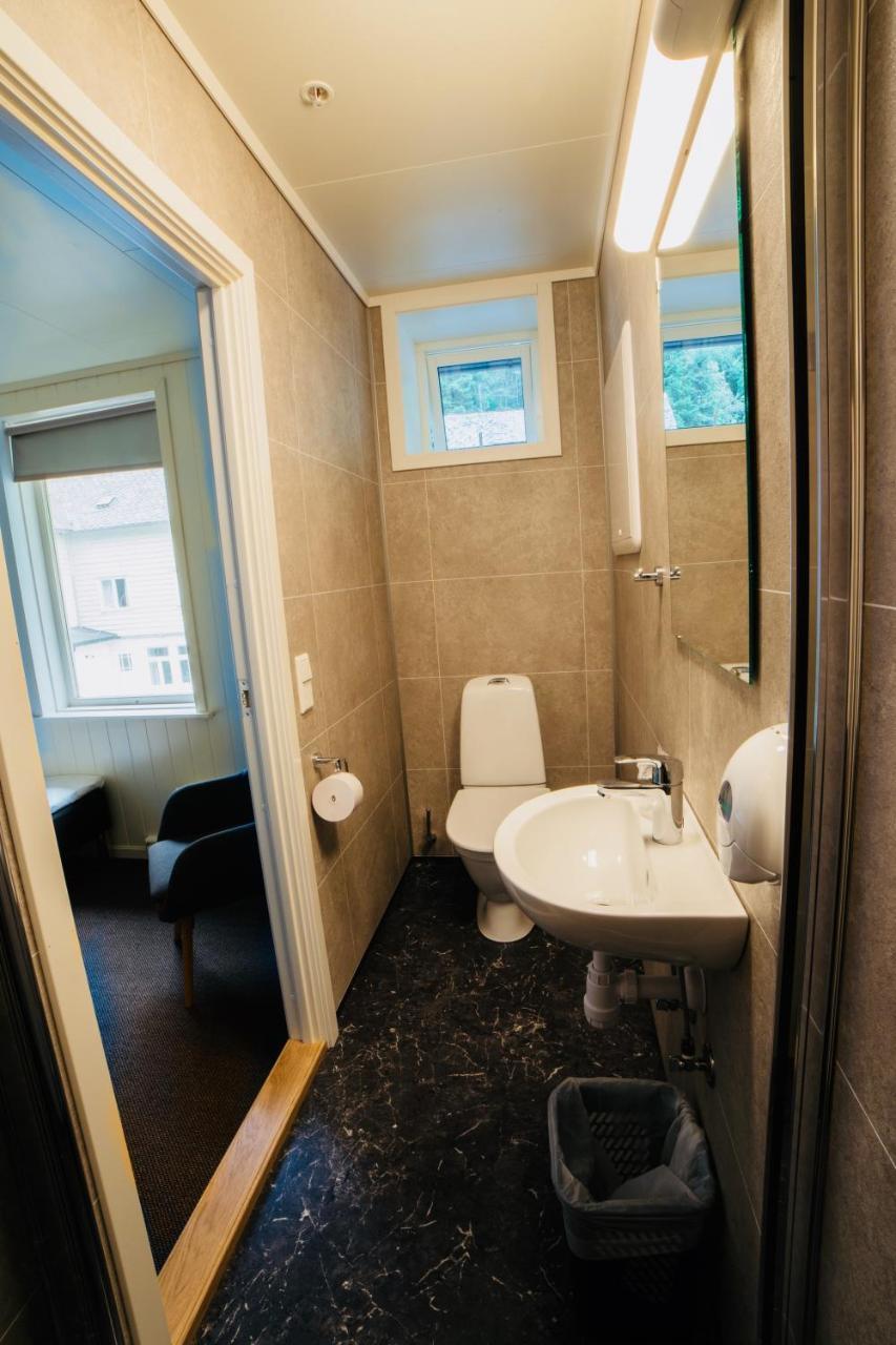 Single Room Private Bathroom