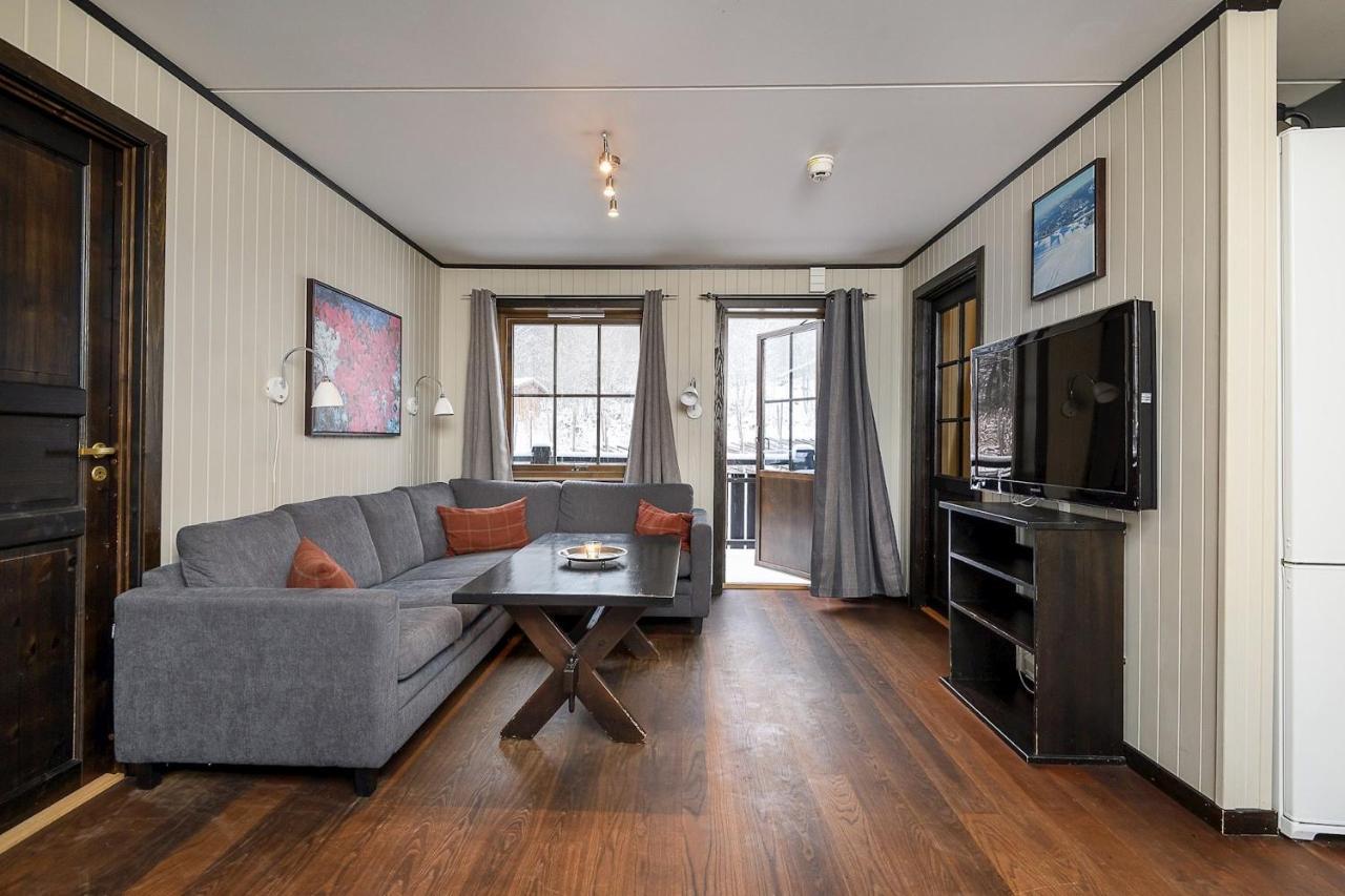 Two-Bedroom Apartment,988977064:JPEG