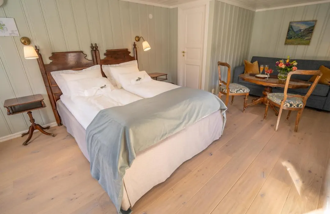 Husum Hotel-1