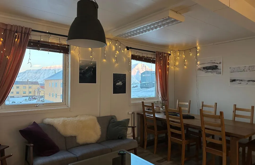 Haugen Pensjonat Svalbard-1