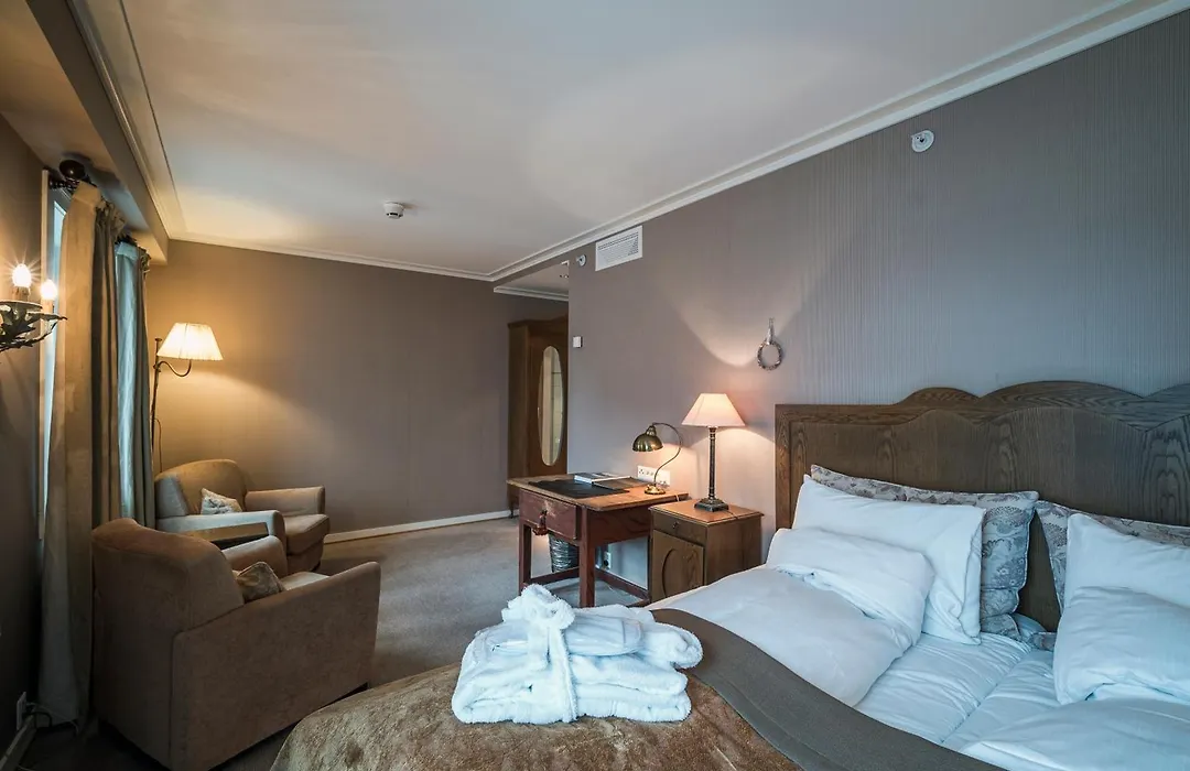 Angvik Gamle Handelssted - By Classic Norway Hotels-1