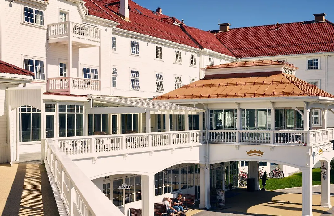 Dr. Holms Hotel-1