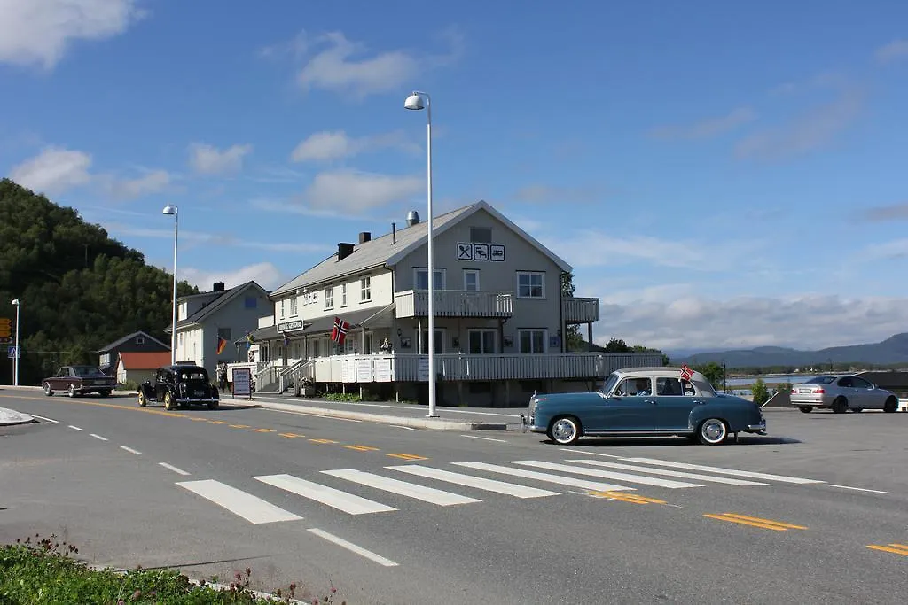 Ulvsvåg Gjestgiveri og Fjordcamping AS-1