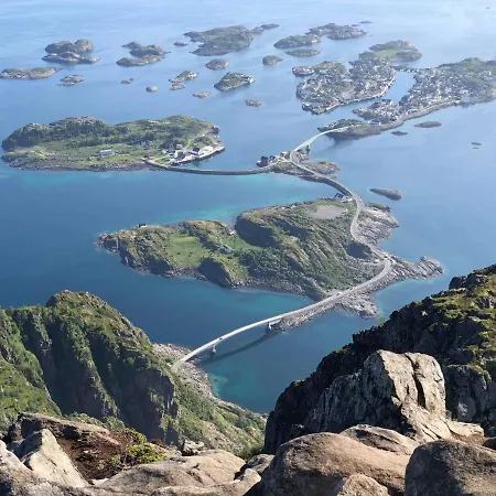 Henningsvaer Guesthouse-3