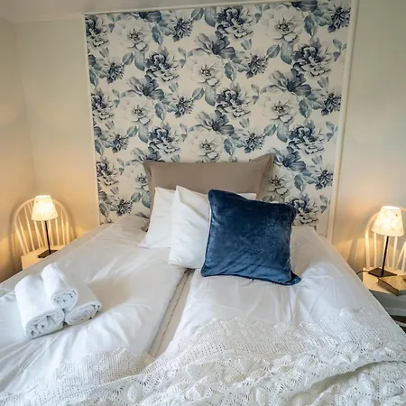 Dragsvik Fjordhotel (Adults Only)-3