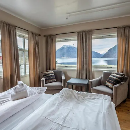 Dragsvik Fjordhotel (Adults Only)-2