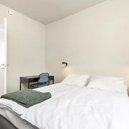 Central Guest House - Bedroom With Private Bathroom-3