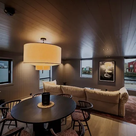 Henningsvær Bryggehotell - by Classic Norway Hotels-3