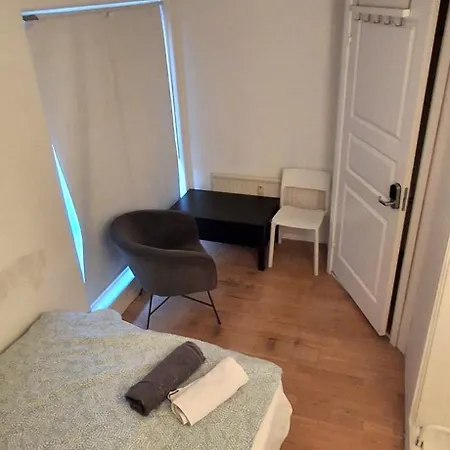 Guesthouse Good Location-3