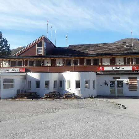 Ridderkroa Tresfjord-2