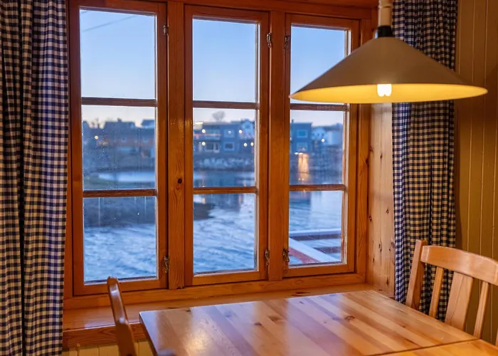 Hotel Henningsvaer Rorbuer