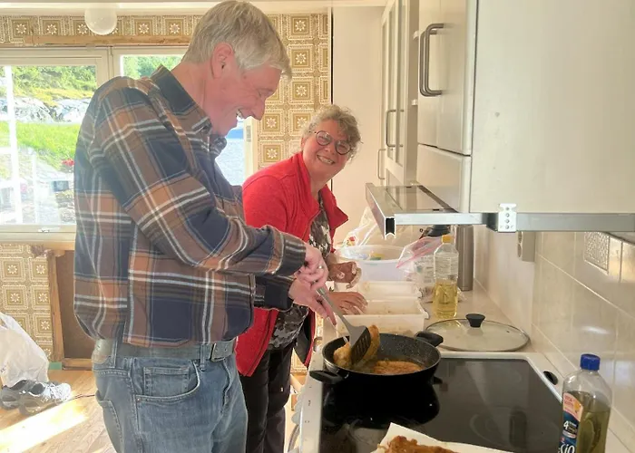Fiskesenter Birkeland Guesthouse Vestnes