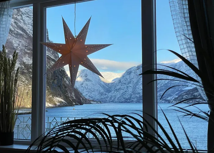 Svingen Guesthouse - Panoramic Fjord Views In Flam
