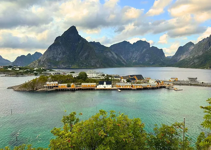 Sakrisøy Rorbuer