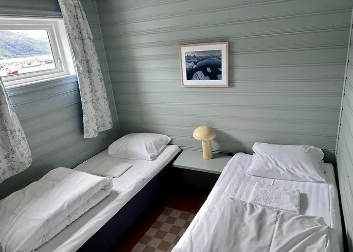 Lydersen Rorbuer Budget Hostel & Private Apartments Fredvang